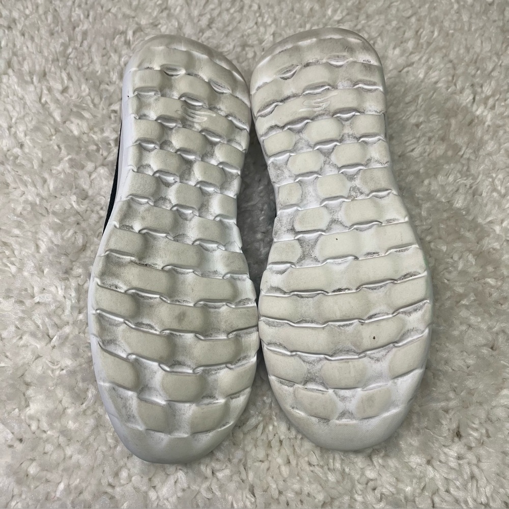Skechers Goga Max slip on sneakers 10.5 - Picture 7 of 7